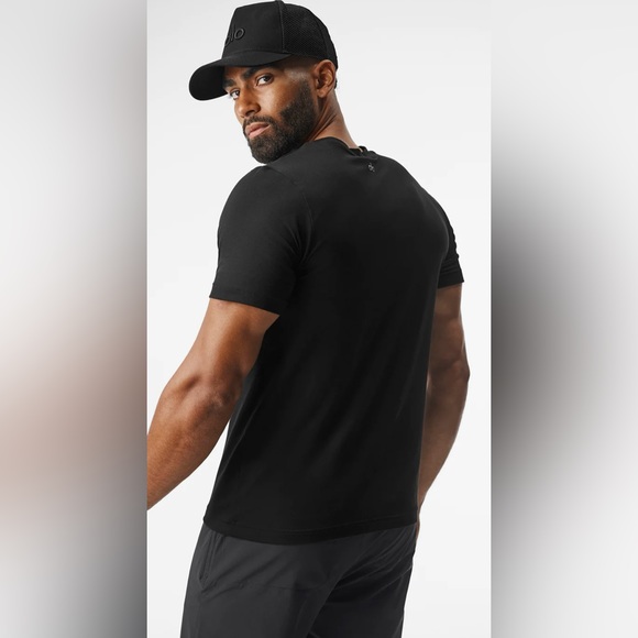 NWT Alo Yoga Conquer Reform Crewneck Short Sleeves in Black Size S - Picture 2 of 12